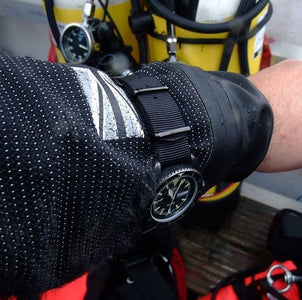 CWC DIVERS EXTRA LONG DIVE WATCH NATO STRAP - DIVER WEARING